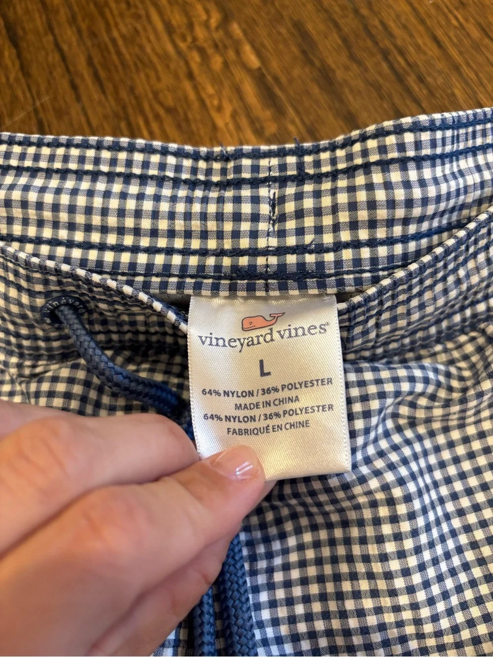 Vineyard Vines men’s swim trunks embroidered whales size LaRGE